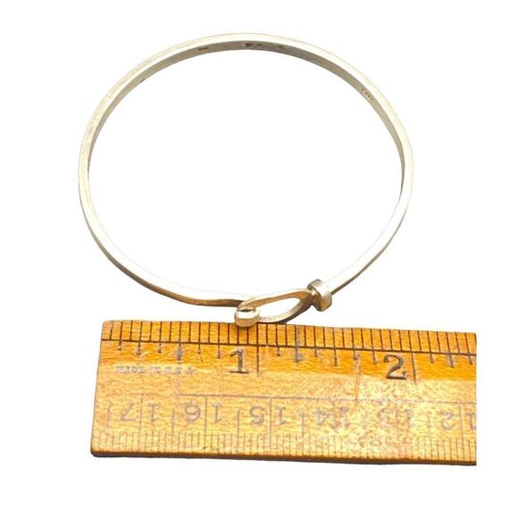 Sterling silver 925 Hook and Eye Bangle marked M - Picture 5 of 7